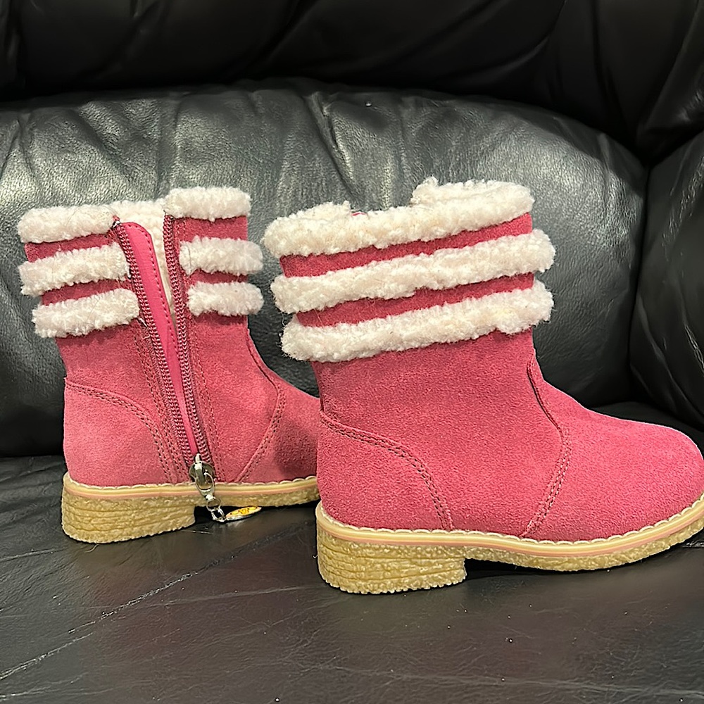 NWOT girls TKS boots